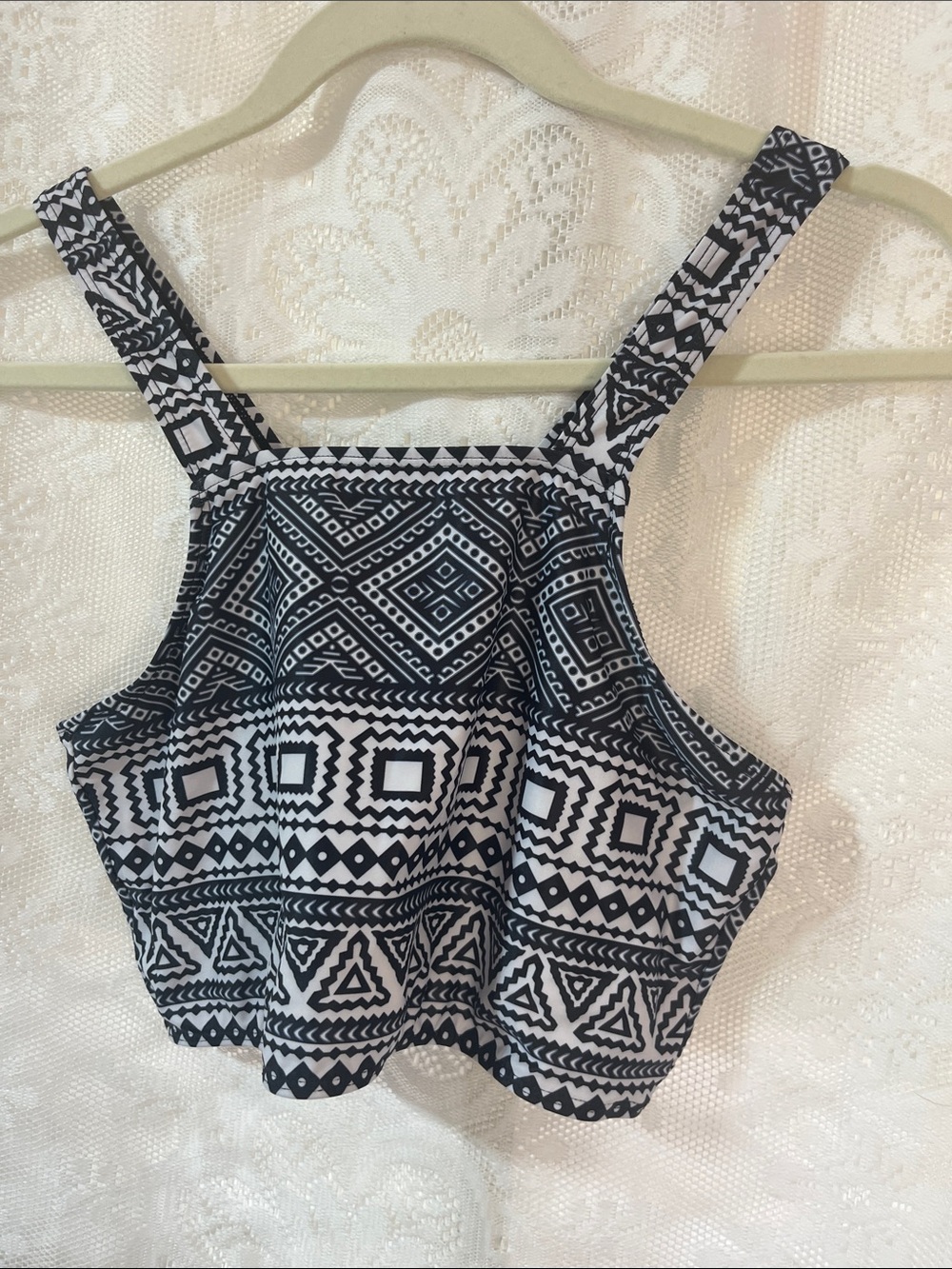 😻5for$15😻Black & White Geometric Cropped Tank Top M